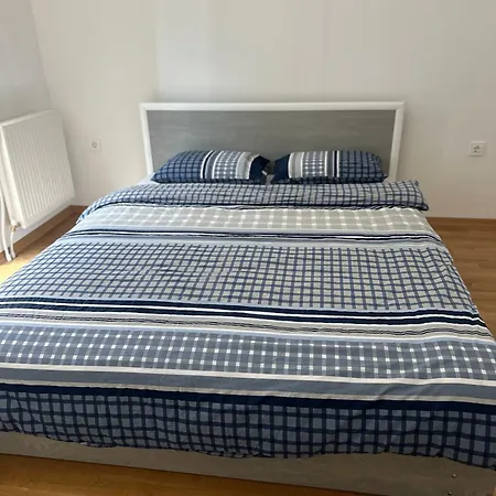 Lucy Apartment *